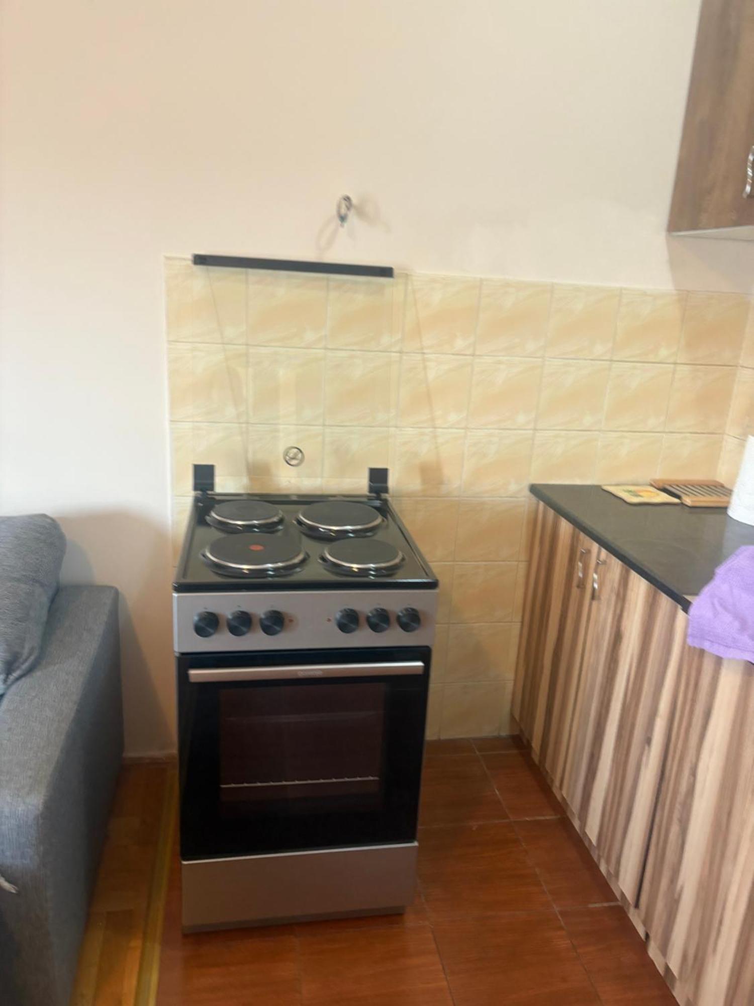 Stan Blizu Izlaza Na Autoput Mali Mokri Lug Extérieur photo